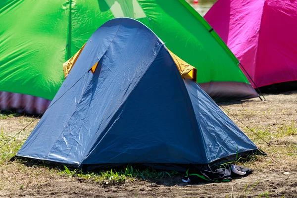 Tienda Turística Campamento Turistas Fondo Simbólico Viaje Aventura Con Enfoque —  Fotos de Stock