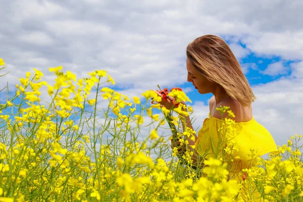 Young Pretty Woman Yellow Dress Lightning Cheerful Yellow Background Blooming — Stock Photo, Image