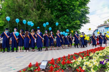 Mezuniyet gününde mezun oluyor. Beltsy, Moldova 31 Mayıs 2021. Sadece editör kullanımı.