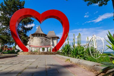 Turistlerin başlıca ilgi odağı Soroca kenti ve Moldova ülkesidir. 15. yüzyıl kalesi Stefan cel Mare tarafından inşa edildi. Moldova 'ya Hoşgeldiniz