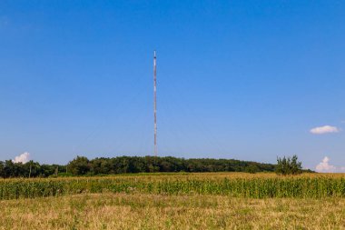 Televizyon kulesi. Metin veya harf için kopyalama alanı olan arkaplan