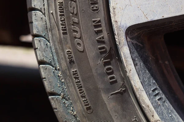 Araba Tekerleği Kesilmiş Delinmiş Metin Veya Yazıtlar Için Kopyalama Alanı — Stok fotoğraf