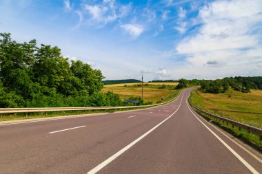 İyi yol ya da uluslararası otoyol. Metin veya yazıtlar için kopyalama alanı olan arkaplan.