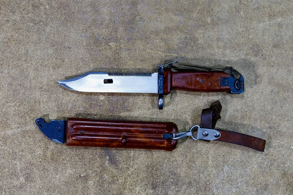 Bayonet Kés Kalasnyikov Gépkarabélyból Harcoskés Háttéren Katonai Szimbólum — Stock Fotó