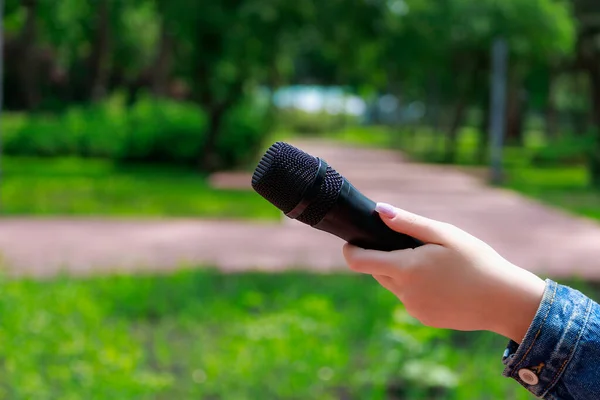 Microphone Sur Fond Flou Avec Espace Copie Pour Texte Lettrage — Photo