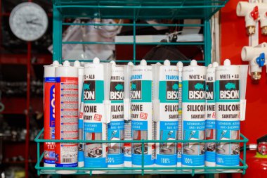 Silikon bazlı sızıntılar. Seçici odaklı arkaplan ve metin veya harf için alanı kopyala. İllüstrasyon başyazısı. 24 Eylül 2021 Balti Moldova.