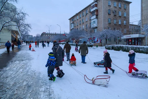 Února 2021 Balti Nebo Beltsy Moldavsko Večer Sáňkování Citys Centrální — Stock fotografie