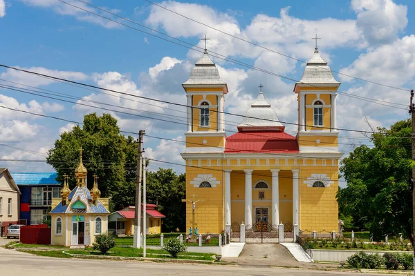 Église Dans Centre Ville Arrière Plan Avec Espace Copie Pour — Photo