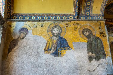 Eski Bizans mozaiğinde hagia soyasındaki dini figürler. 12 Ağustos 2025 İstanbul Türkiye.