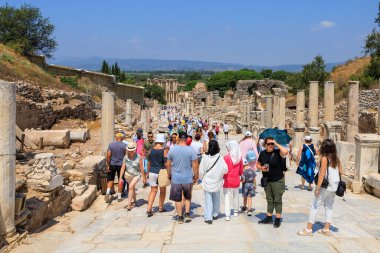 10 Ağustos 2023 Ephesus Turkey. Resimli editör kullanımı için. Eski bir şehrin kalıntıları, dünyanın yok olmuş bir harikası.
