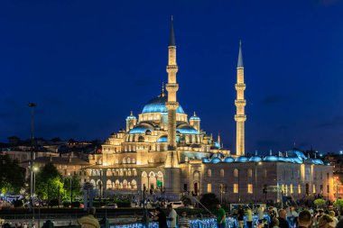 İstanbul 'daki tarihi Süleyman Camii' nin gece görüşü aydınlandı. 12 Ağustos 2025 İstanbul Türkiye.