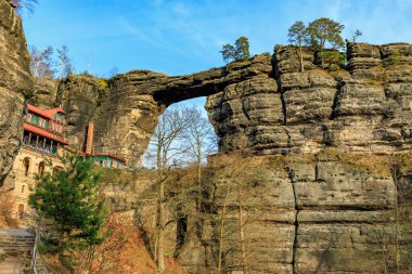 Bohem İsviçre Ulusal Parkı Czech Cumhuriyeti 'nin görkemli doğal rock kemeri..