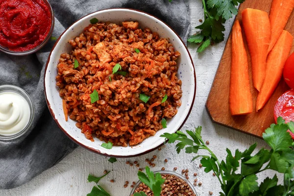 Healthy food concept. Buckwheat porridge with tomato sauce. Top view. Light background. Copy space. Diet lunch. Ingredients. — Stock Photo, Image