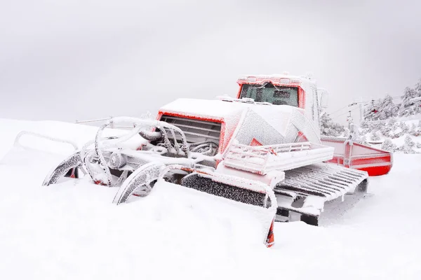 Máquina Remoção Neve Paisagem Montanha Nevada — Fotografia de Stock
