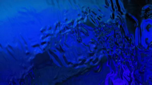 Sıvı dokuları olan mavi bir arka plan. Düz çizgileri olan güzel dalgalı soyutlama. Sıvıdaki titreşim.