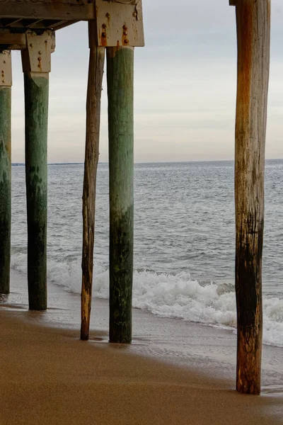 Salisbury Beach Massachusetts Veduta Dell Oceano Onde Sotto Molo Sulla — Foto Stock