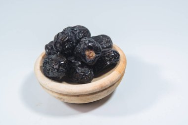 Ajwa tarihleri Suudi Arabistan 'dan gelen yumuşak, kuru bir hurma türüdür. Madina Tayyiba 'da yetiştirilir. Lezzetli, yumuşak ve yumuşak dokuları olan meyveli hurmalar. Kahinlerin en sevdiği tarihler. Ajwa, unvan tarihinin peygamberi 