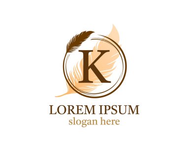 Tüylü harf K simgesi tasarımı, vektör tasarım konsept çember tüyü ilk lüks iş, firma, hukuk servisi, noter, butik ve daha fazla marka kimliği için harf içeren..