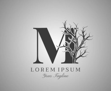 M harfi ile Ölü Ağaç Tasarımı Logosu Simgesi. Yaratıcı Alfabetik Ürkütücü Kuru Ağaç Brach Doğa Logosu Şablonu.