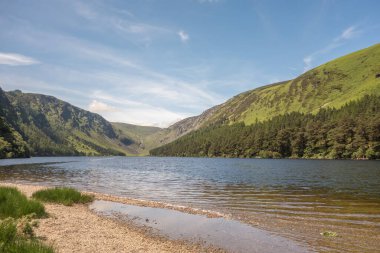 Glendalough 'daki Yukarı Göl, Co. Wicklow, İrlanda.