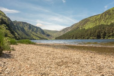 Glendalough 'daki Yukarı Göl, Co. Wicklow, İrlanda.