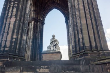 Princes Street Gardens, Edinburgh, İskoçya 'daki Scott Anıtı.