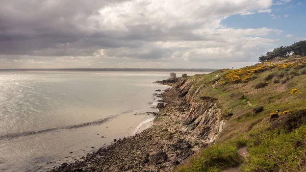 Kızıl Kaya 'daki Martello Kulesi, İrlanda, Dublin yakınlarındaki Howth Head Yarımadası' ndaki Sutton..