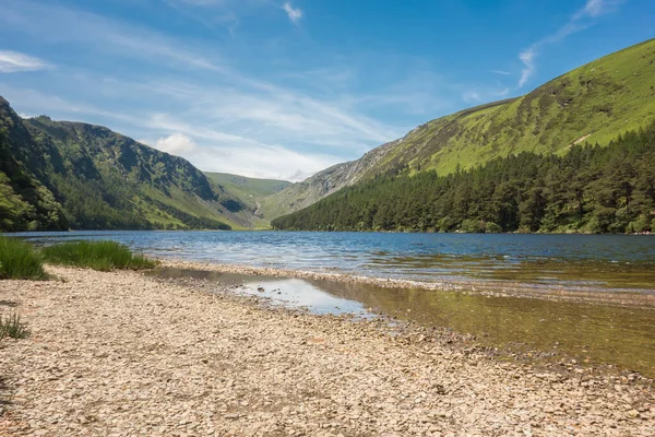 Glendalough 'daki Yukarı Göl, Co. Wicklow, İrlanda.