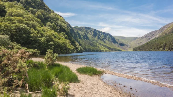 Glendalough 'daki Yukarı Göl, Co. Wicklow, İrlanda.