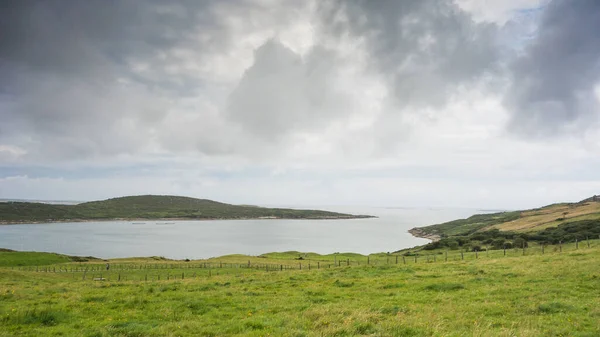 Connemara 'daki Clifden Körfezi, İrlanda' nın batısındaki Galway İlçesi.