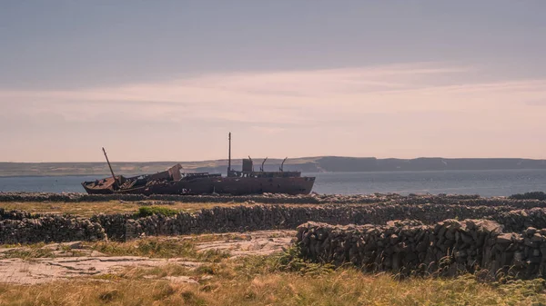 Naufragio Plassey Costa Este Inisheer Más Pequeña Las Islas Aran Imágenes de stock libres de derechos