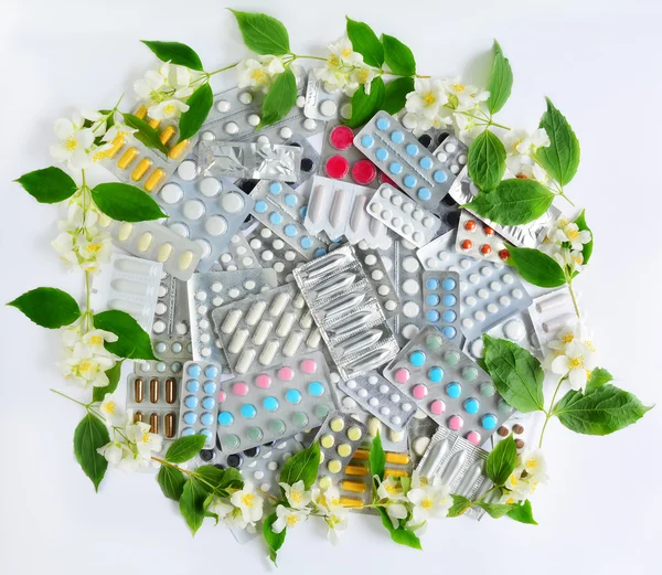 Pillole e fiori — Foto Stock