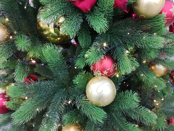 Arbre de Noël avec boules macro hiver fond de vacances — Photo