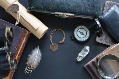 Gezgin ögeleriyle birlikte masadaki retrosyon bileşimi