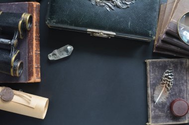 Gezgin ögeleriyle birlikte masadaki retrosyon bileşimi