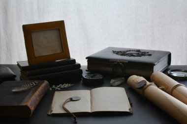 Gezgin ögeleriyle birlikte masadaki retrosyon bileşimi