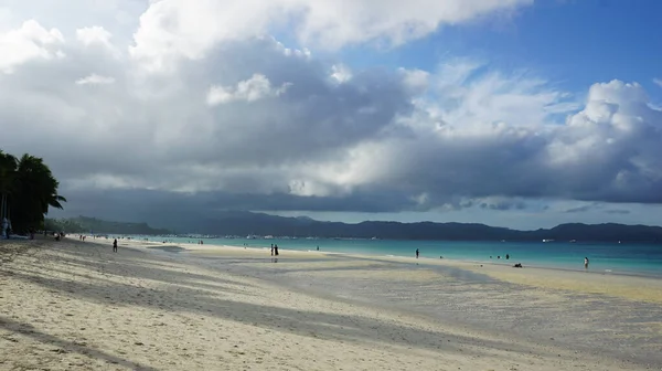 Salida Del Sol Con Sombras Nubes Playa Blanca Boracay Filipinas — Foto de Stock