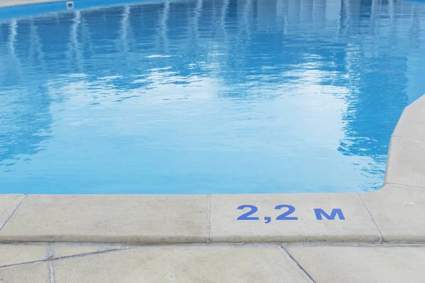 Närbild Bild Tecken Djup Meter Poolen Djup Pool Med Blått — Stockfoto