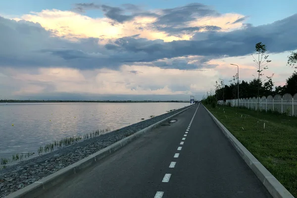 Asphalt Road Jogging Lake Early Morning Sunrise Perfecr Time Place — Foto de Stock