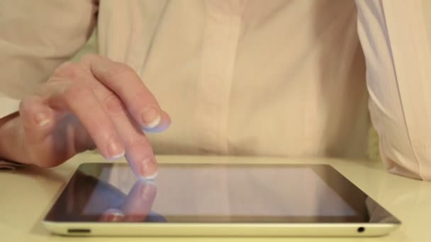 Close Up Woman Hand Working On Tablet — Stock Video