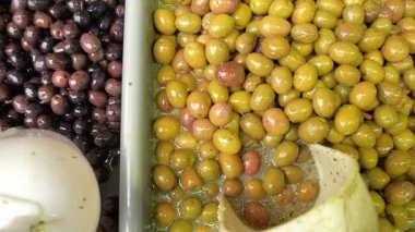 Soyut portre taze zeytin piyasada