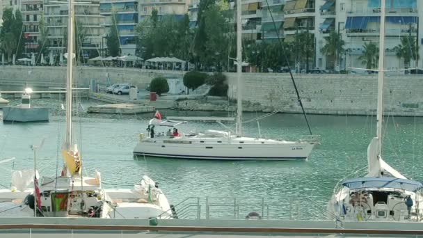 マリーナで抽象的なヨットの山車 — ストック動画