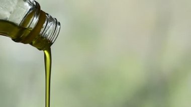 Şişede sızma zeytinyağı