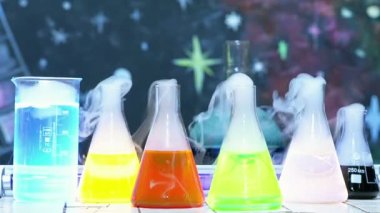 Soyut kadar yakın hemical deneyleri içinde ağır çekim