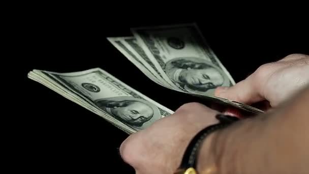 Detailní záběr mužské ruce počet sto dolarové bankovky — Stock video