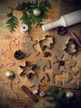 Noel kurabiyeleri için malzemeler