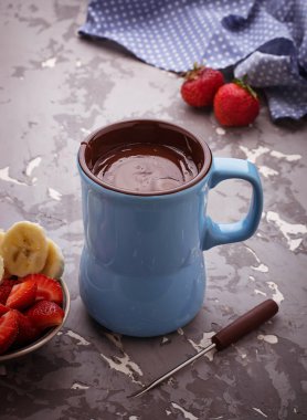 çilek ve muz çikolata fondü