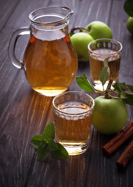 Glasses with apple juice on wooden table — Stock Photo, Image