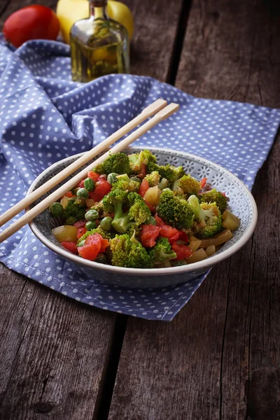 Stewed vegetable tomato, broccoli, peas, pepper — Stock Photo, Image