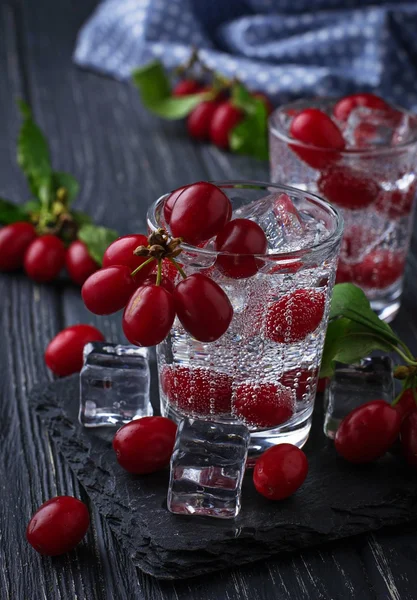 Zimne lato napój z czerwone jagody — Zdjęcie stockowe
